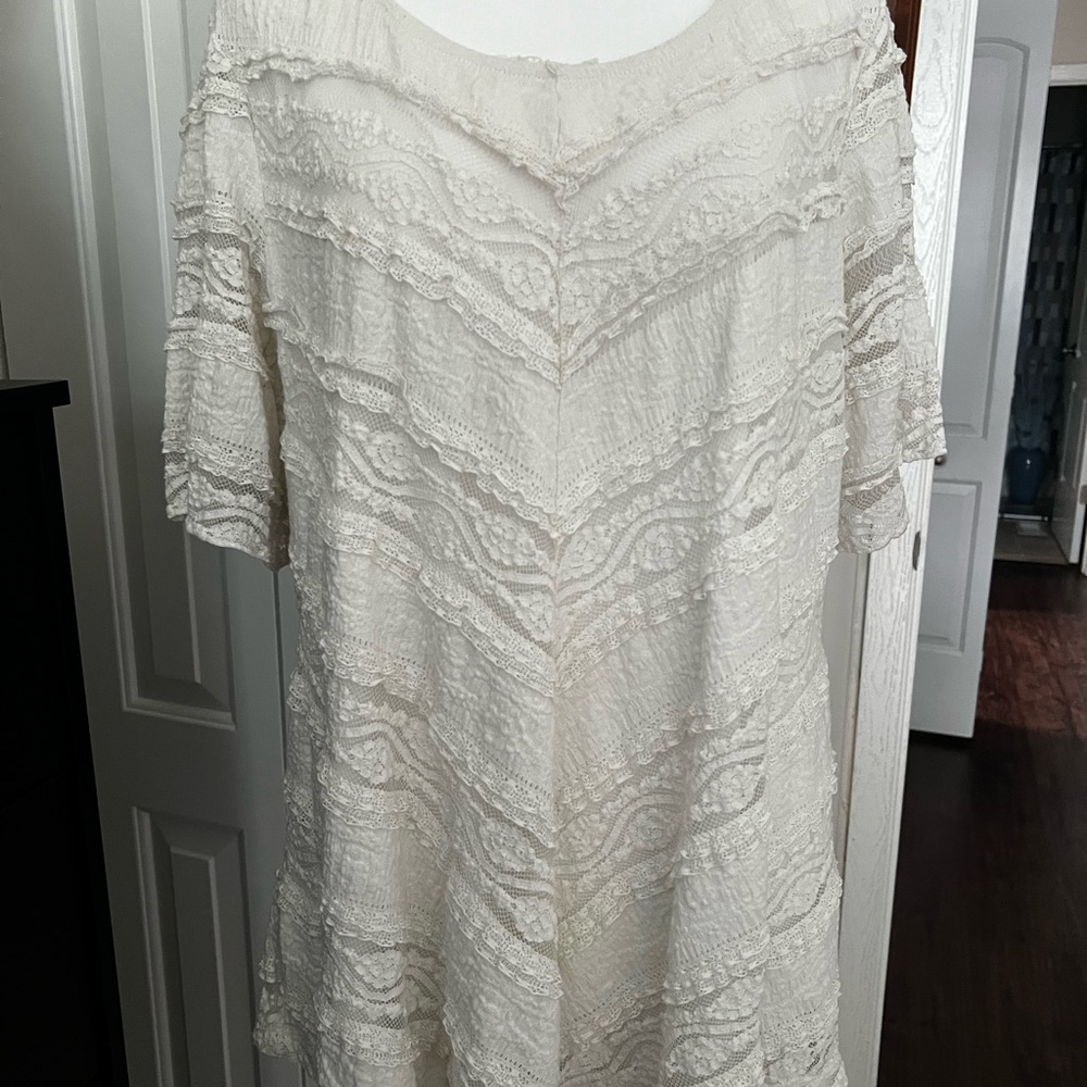 Elegant Cream Lace Top
